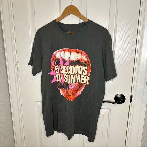 5 Seconds Of Summer 5SOS Summer Show World Tour 2023 Lips Graphic Tee Sz L Indie - Picture 1 of 5